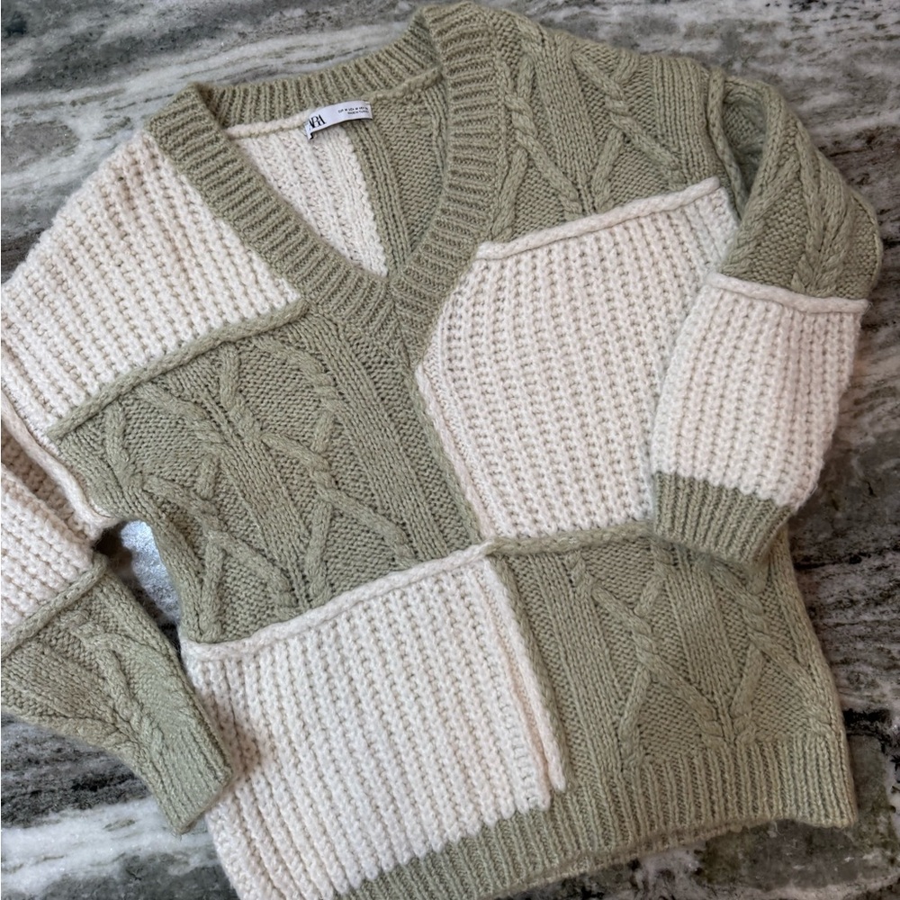 Zara Colorblock V-Neck Sweater in Cream and Light Green